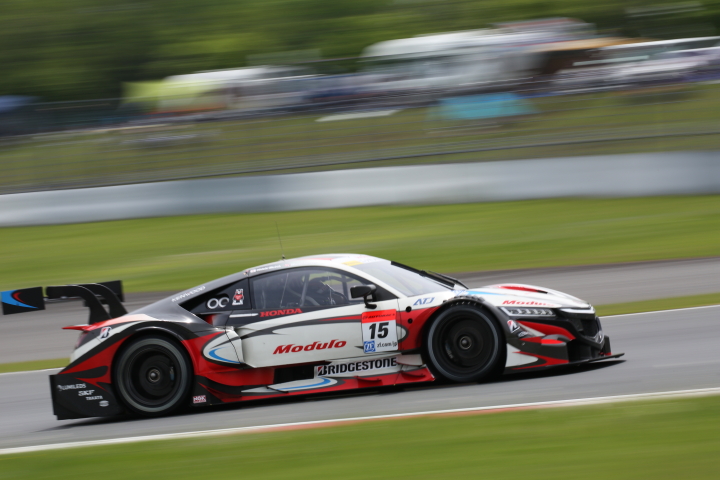 公式練習: 武藤英紀／オリバー・ターベイ組（GT500クラス・ドラゴモデューロNSX CONCEPT-GT）