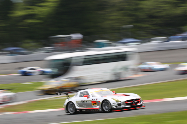 サーキットサファリ: 和田久／城内政樹組（GT300クラス・アールキューズSLS AMG GT3）