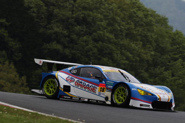 GT300クラスノックアウト予選Q2: 中山友貴（UPGARAGE BANDOH 86）