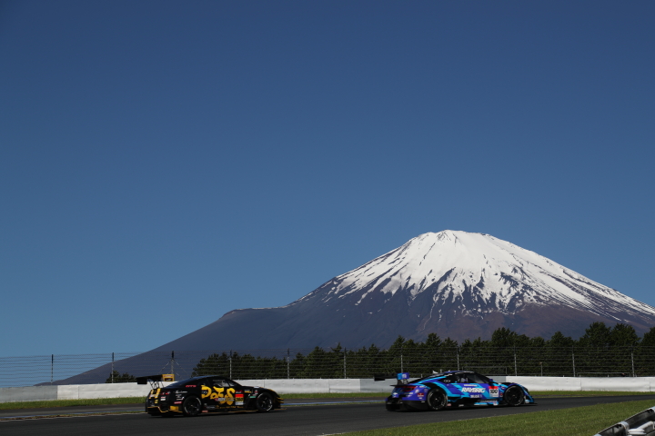 フリー走行: GT300クラス・RUNUP Group＆DOES GT-RとGT500・RAYBRIG NSX CONCEPT-GT