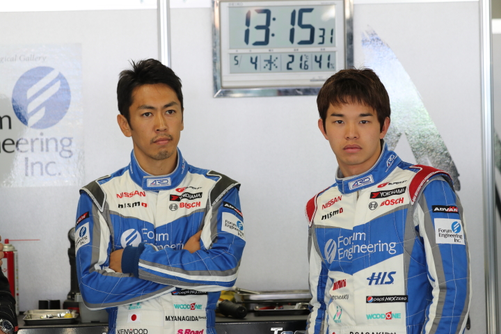 スタート進行: 柳田真孝と佐々木大樹（KONDO RACING）