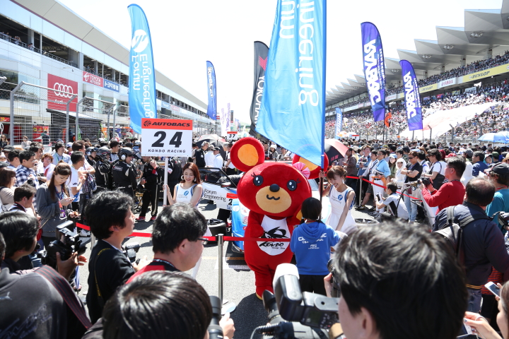スタート進行: コンドーレーシングのマスコット「こぐまのコディ」