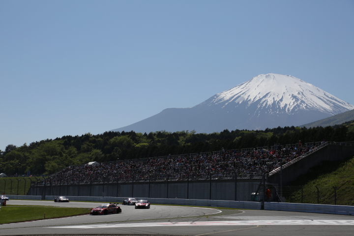決勝レース: 富士山に見守られてレースは進行