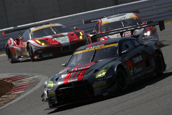 決勝レース: 富田竜一郎（GAINER TANAX GT-R）