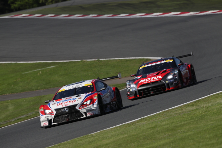 ヘイキ・決勝レース: コバライネン（DENSO KOBELCO SARD RC F） vs ロニー・クインタレッリ（MOTUL AUTECH GT-R）