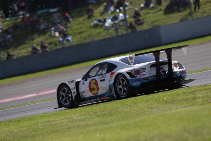 決勝レース: 玉中哲二／山下潤一郎／影山正美組（マッハ車検MC86）