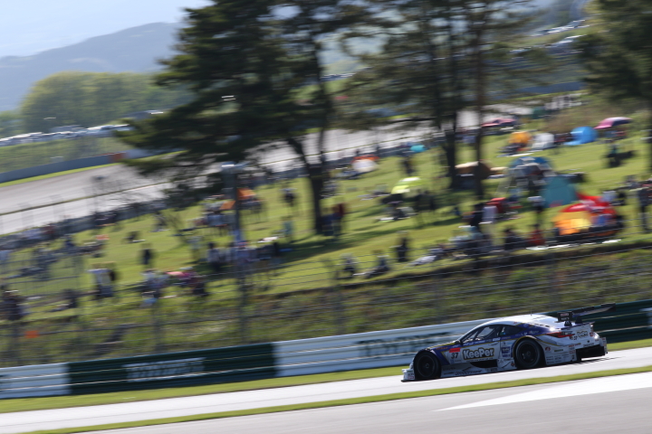 決勝レース: ジェームス・ロシター／平川亮組（KeePer TOM'S RC F）