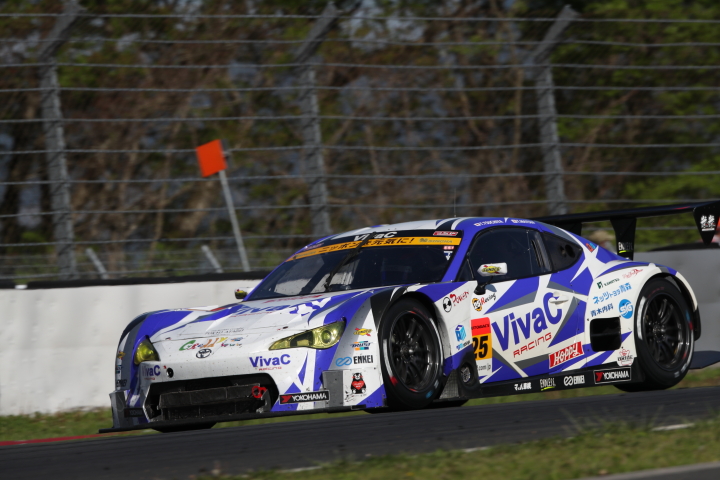 決勝レース: 土屋武士（VivaC 86 MC）