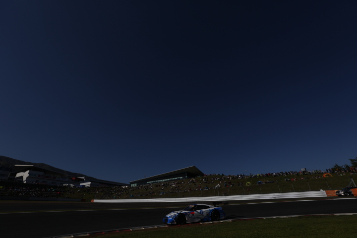 決勝レース: 土屋武士／松井孝允組（VivaC 86 MC）