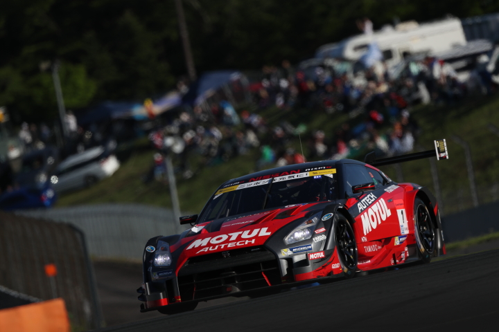 決勝レース: ロニー・クインタレッリ（MOTUL AUTECH GT-R）