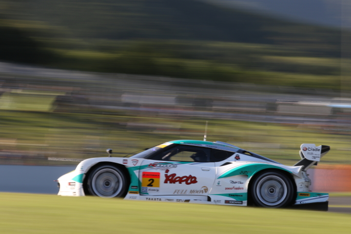 決勝レース: 高橋一穂／加藤寛規組（シンティアム・アップル・ロータス）