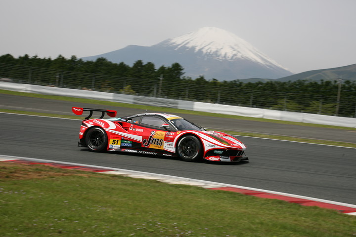 公式練習: GT300クラストップタイムの都筑晶裕／新田守男組（JMS LMcorsa 488 GT3）