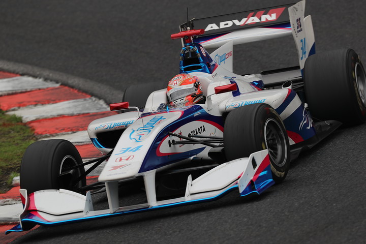 フリー走行1回目: 3位は小暮卓史（DRAGO CORSE SF14）