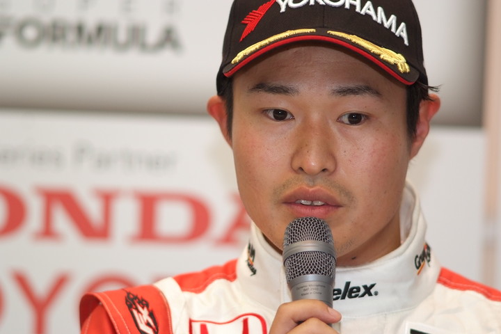 予選記者会見: 3位の塚越広大（REAL RACING）