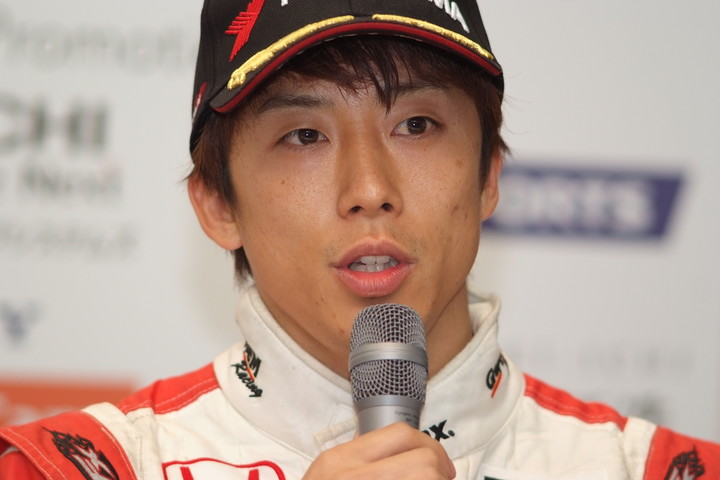 決勝記者会見: 3位の伊沢拓也（REAL RACING）