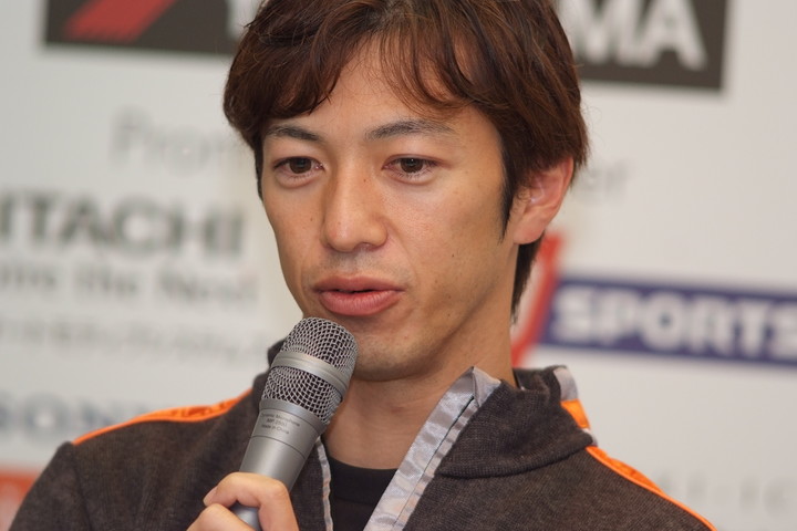 決勝記者会見: 優勝チーム監督の立川祐路監督（P.MU/CERUMO · INGING）