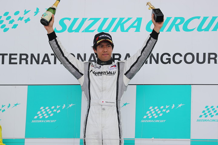 Nクラス表彰式: Nクラスで優勝した廣田築（アルビレックス・レーシングチーム）