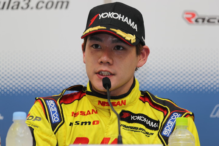 決勝記者会見: 優勝した高星明誠（B-Max Racing team with NDDP）