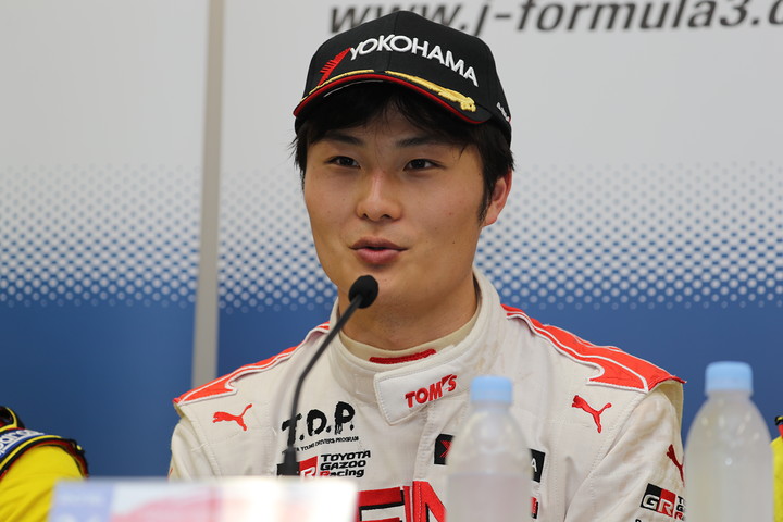 決勝記者会見: 2位の山下健太（TEAM TOM'S）