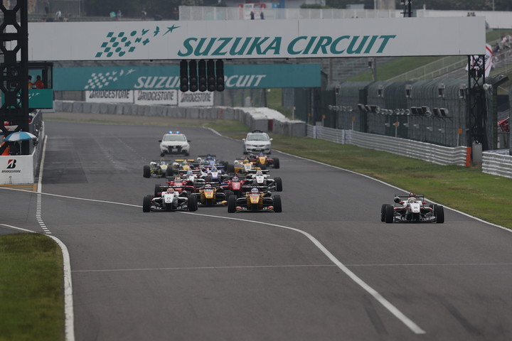 17周の決勝レースがスタートした