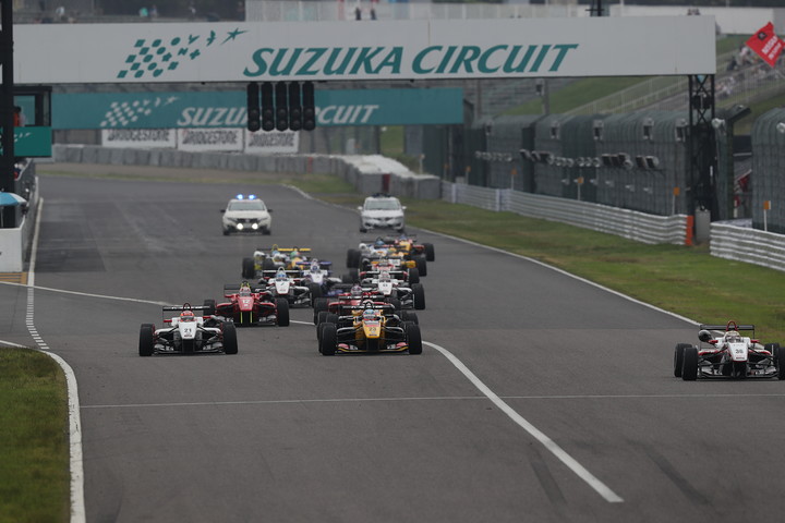 17周の決勝レースがスタートした