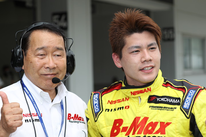 優勝した高星明誠と長谷見昌弘監督（B-Max Racing team with NDDP）