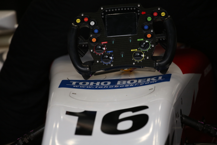 フリー走行: TEAM無限SF14