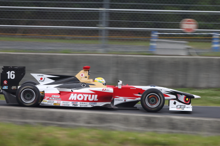 フリー走行: 山本尚貴（TEAM無限SF14）