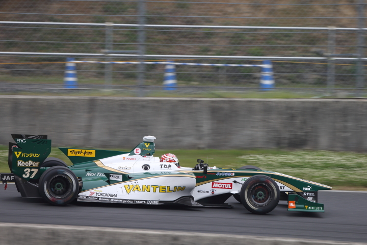 フリー走行: 中嶋一貴（VANTELIN KOWA TOM’S SF14）