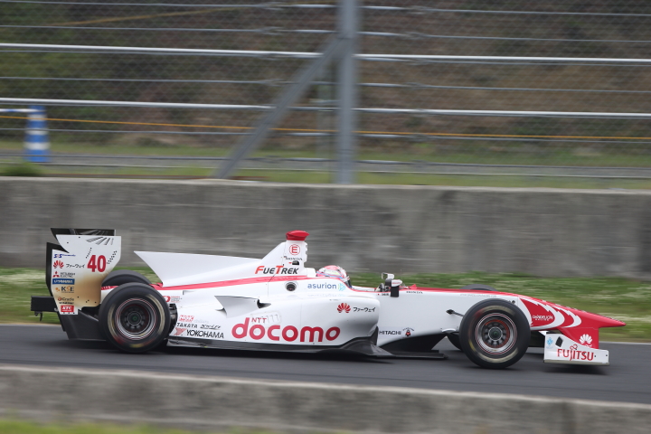 フリー走行: 野尻智紀（DOCOMO DANDELION M40Y SF14）