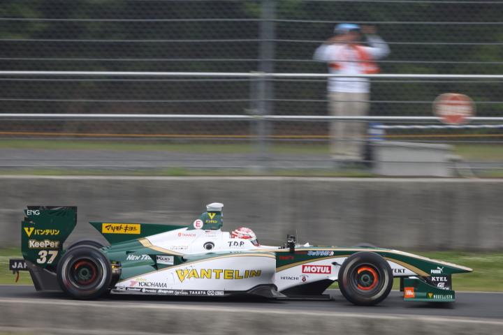 フリー走行: 中嶋一貴（VANTELIN KOWA TOM’S SF14）