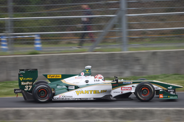 フリー走行: 中嶋一貴（VANTELIN KOWA TOM’S SF14）