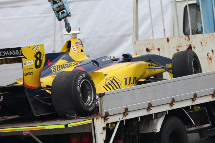 フリー走行: クラッシュした小林可夢偉車（SUNOCO TEAM LEMANS SF14）