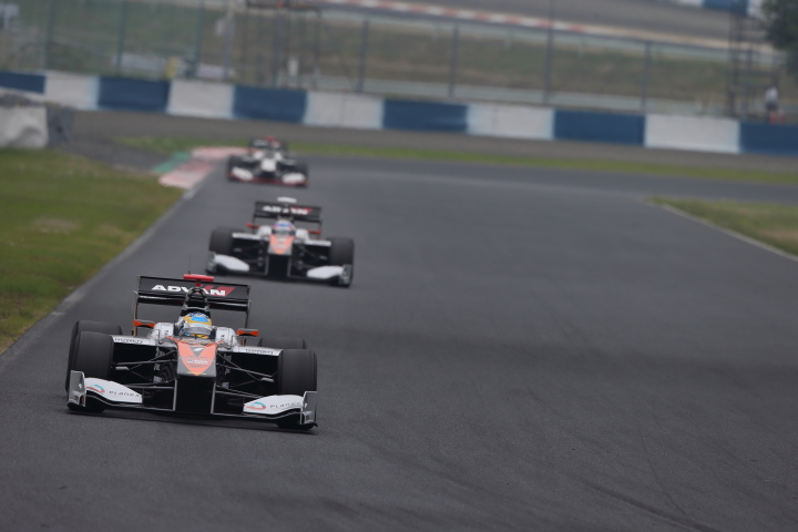 フリー走行: 石浦宏明（P.MU/CERUMO・INGING SF14）