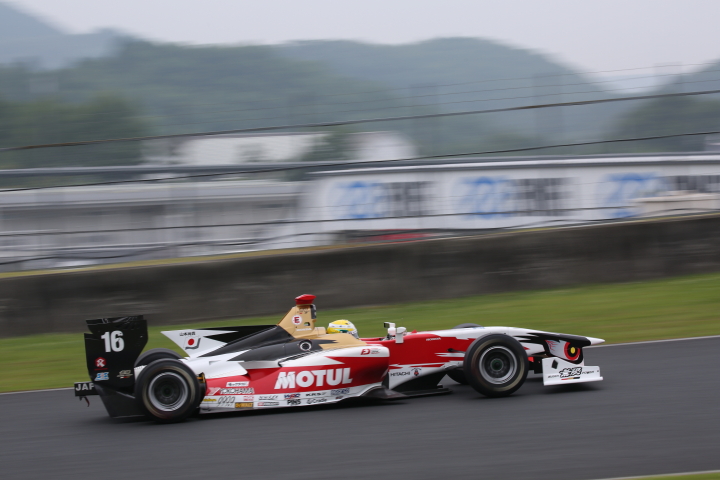 フリー走行: 山本尚貴（TEAM無限SF14）