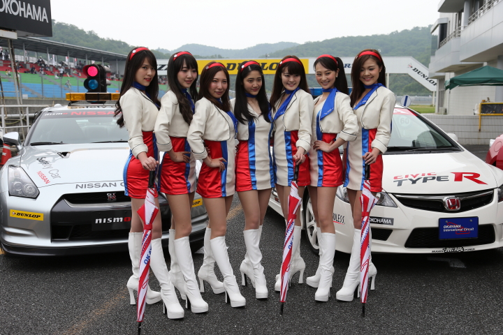 ピットウォーク: 岡山サーキットクイーンのみなさん