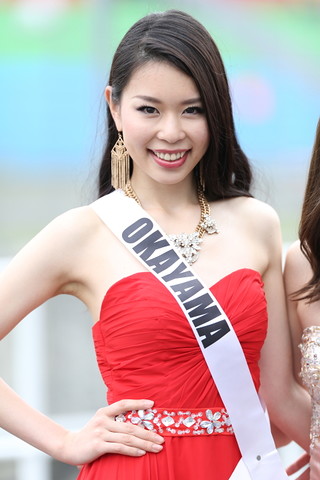 ピットウォーク:ミスユニバースジャパン岡山代表の女性