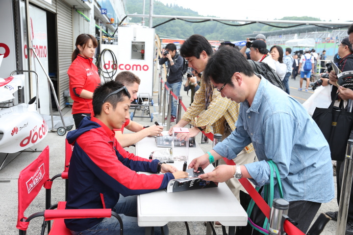 ピットウォーク: 野尻智紀（DOCOMO TEAM DANDELION RACING）