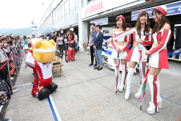 ピットウォーク: レースクイーン