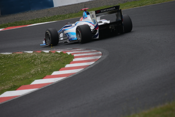 公式予選: 小暮卓史（DRAGO CORSE SF14）