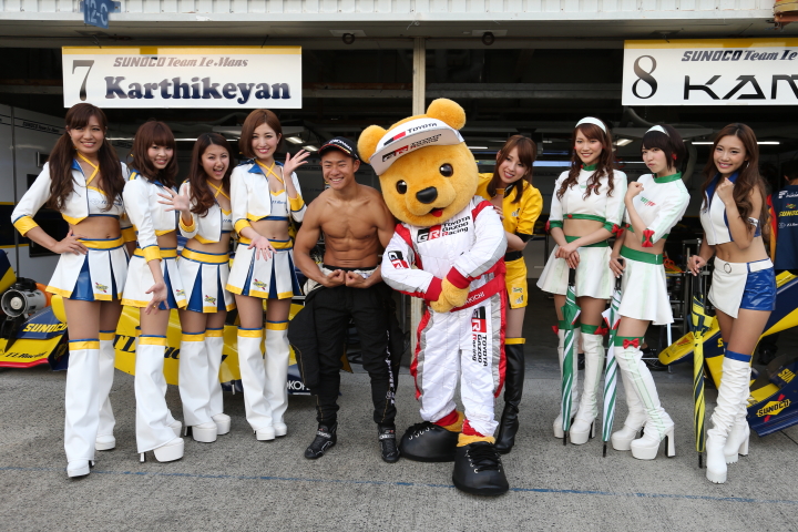 キッズピットウォーク: F3の片山義章とレースクイーン