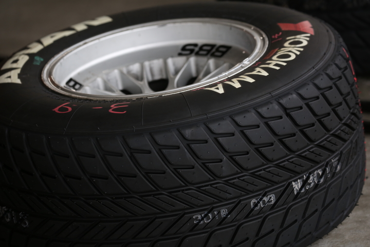 スタート進行: ADVAN・ヨコハマタイヤ