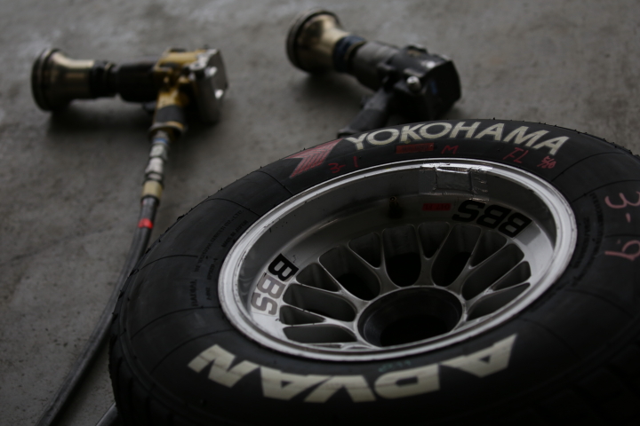 スタート進行: ADVAN・ヨコハマタイヤ