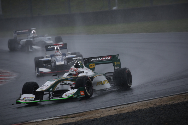 決勝レース: 中嶋一貴（VANTELIN KOWA TOM’S SF14）