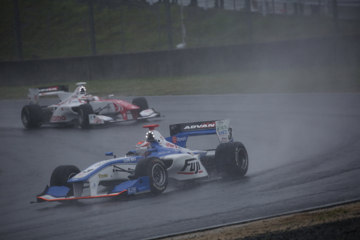 決勝レース: ジェームス・ロシター（フジ・コーポレーションKONDO SF14）