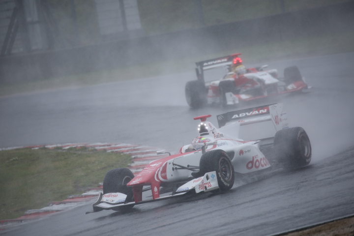 決勝レース: 野尻智紀（DOCOMO DANDELION M40Y SF14）