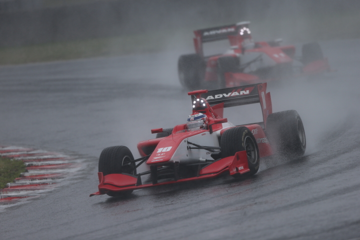 決勝レース: 塚越広大（REAL SF14）