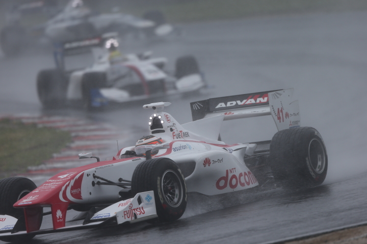 決勝レース: ストフェル・バンドーン（DOCOMO DANDELION M41S SF14）