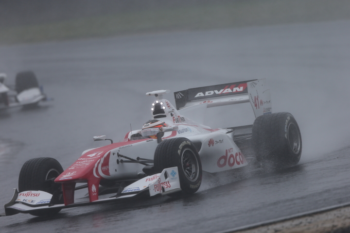 決勝レース: ストフェル・バンドーン（DOCOMO DANDELION M41S SF14）