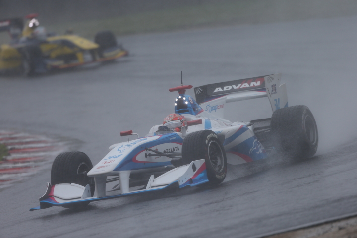 決勝レース: 小暮卓史（DRAGO CORSE SF14）